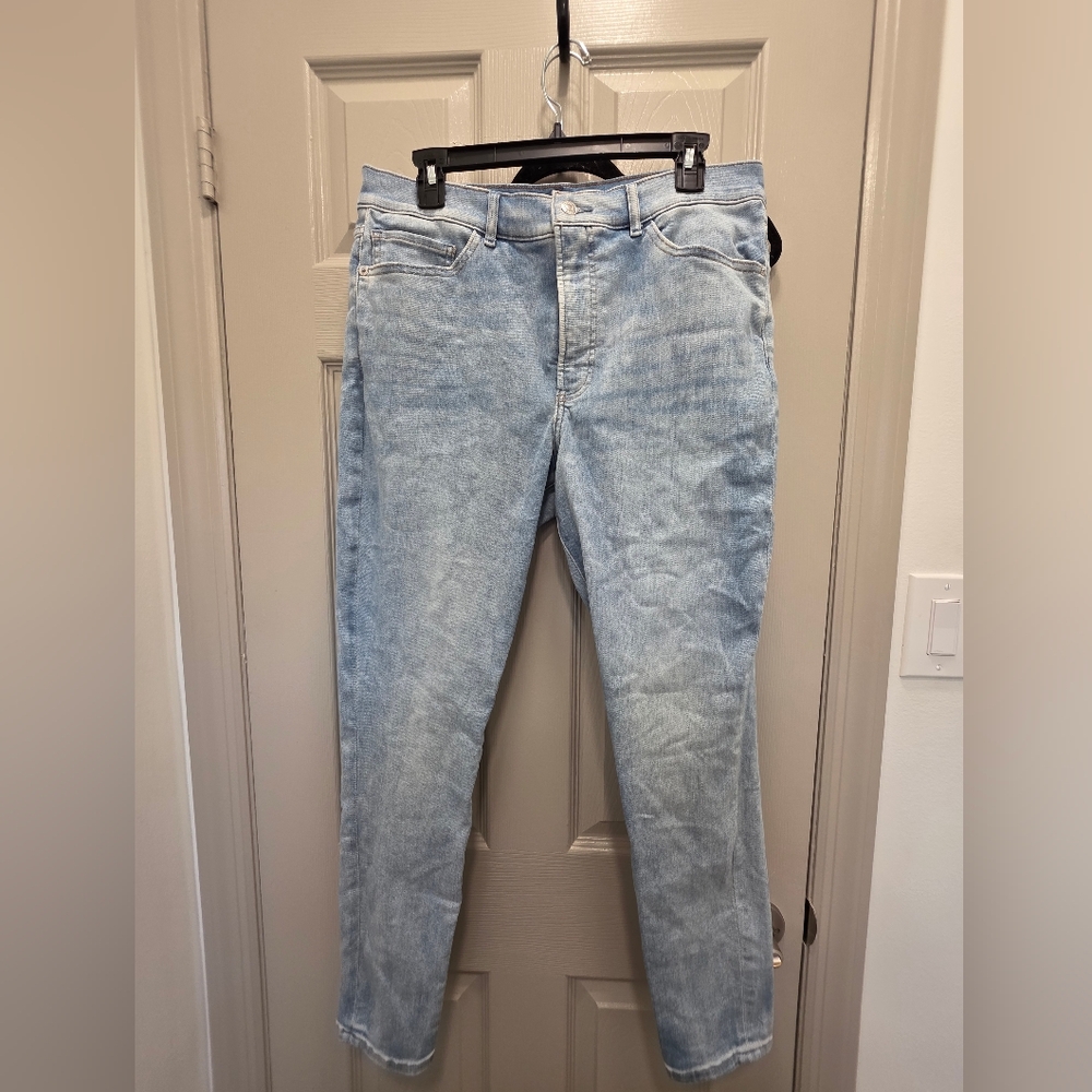 Express Women's Light Blue Straight Jeans